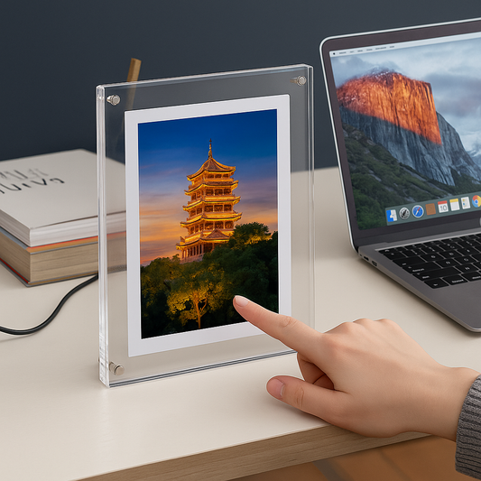 Cadre Cristal – Le cadre photo numérique élégant pour immortaliser vos souvenirs familiaux